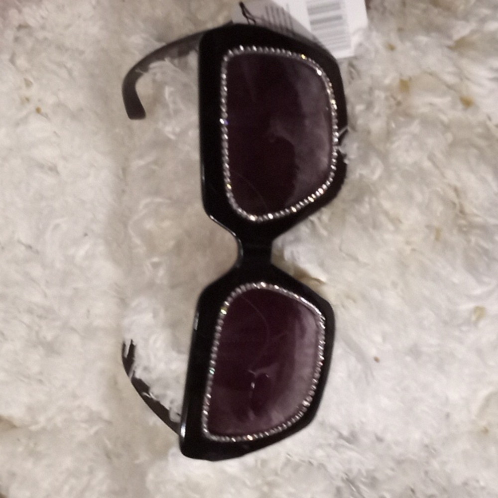 S A L E / SUNGLASSES. Black Oversized (#1508) - Picture 4 of 5